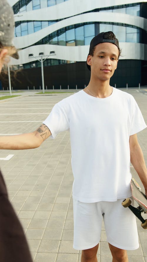 有关休闲, 停车场, 刺青的免费素材视频