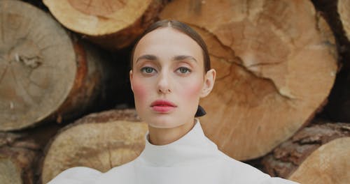 有关堆, 女人, 户外的免费素材视频