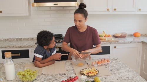 有关儿子, 儿童, 女人的免费素材视频