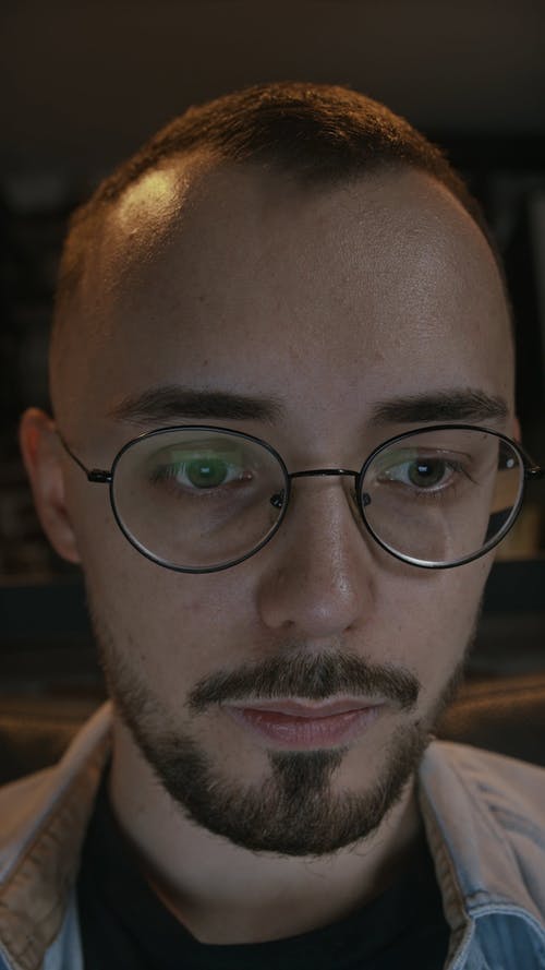 有关反射, 在家, 在家工作的免费素材视频