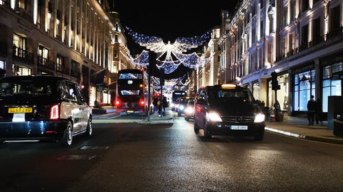 有关交通声音, 动车, 夜晚的城市的免费素材视频
