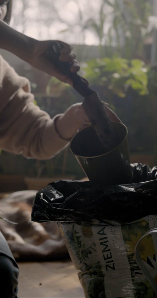 有关人, 土, 垂直视频的免费素材视频