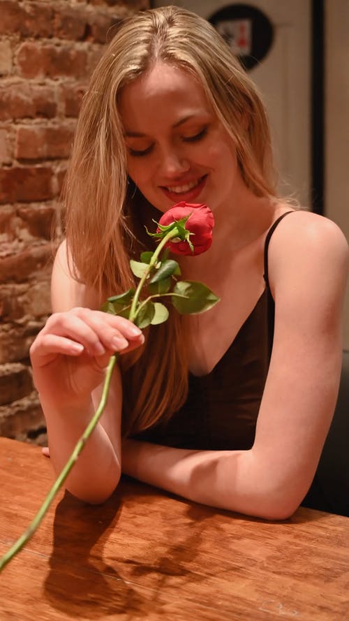 有关垂直视频, 大笑, 女人的免费素材视频