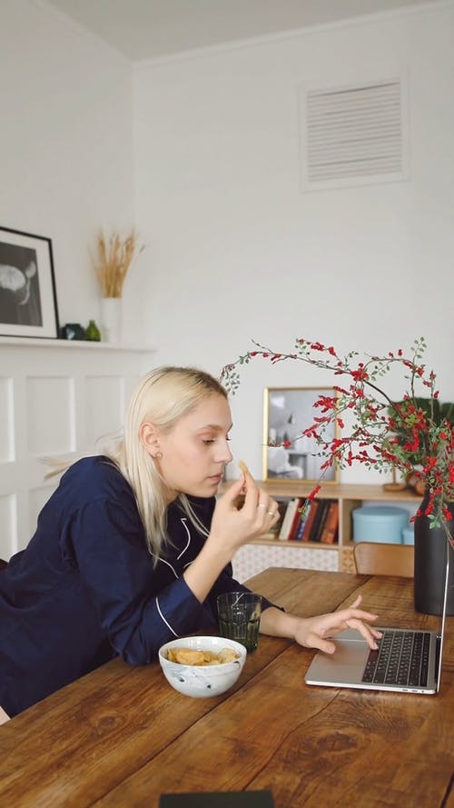 有关MacBook, 倚, 侧面图的免费素材视频