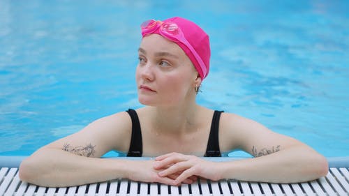 有关女人, 游泳, 游泳帽的免费素材视频