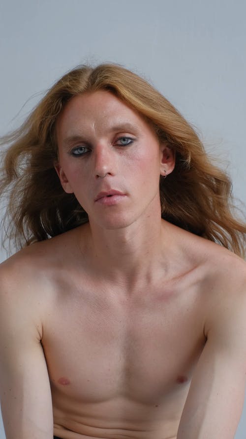 有关人, 半裸, 垂直视频的免费素材视频