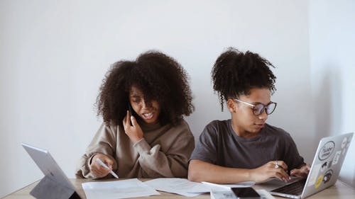 有关大学生, 女性, 室内的免费素材视频