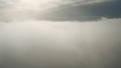 有关在云层之上, 地平线, 塔的免费素材视频