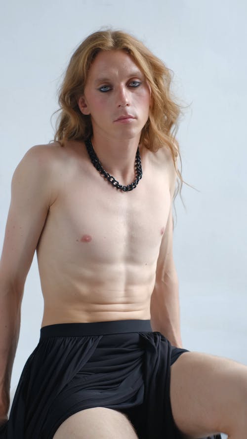 有关人, 半裸, 垂直视频的免费素材视频