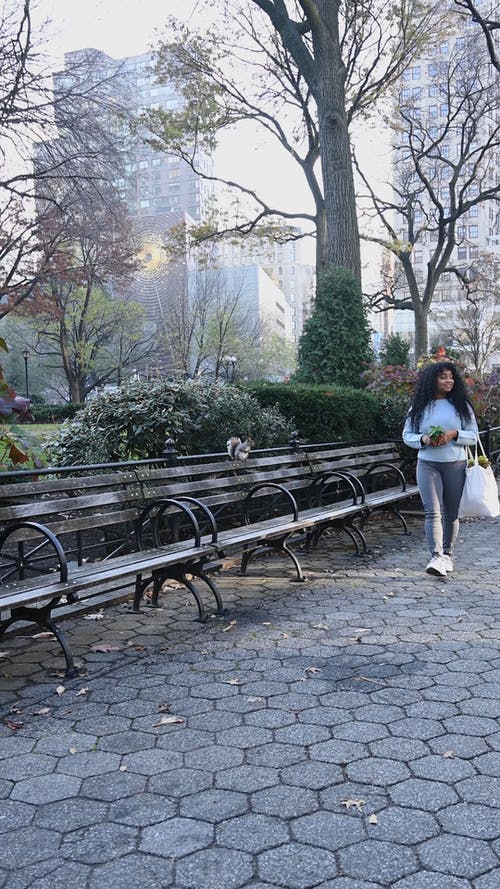 有关@户外, 公园, 女人的免费素材视频