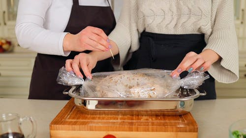 有关家常菜, 厨房流理台, 准备食材的免费素材视频