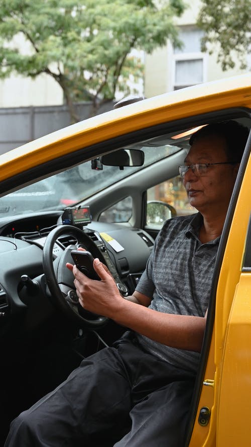 有关上网, 下雨天, 中年的免费素材视频