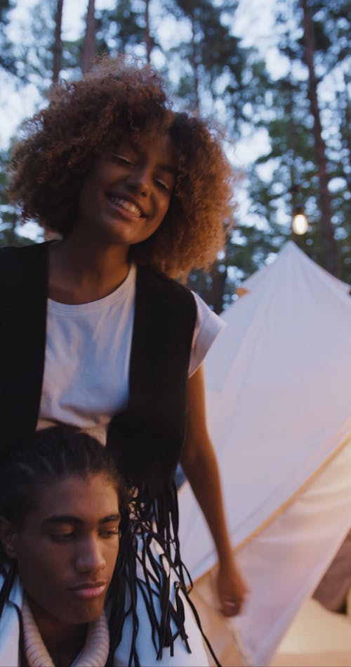 有关glamping, 一对, 一起的免费素材视频
