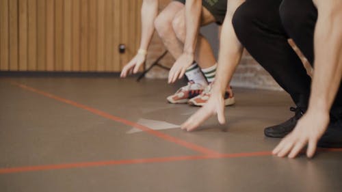 有关俯卧撑, 室内, 演习的免费素材视频