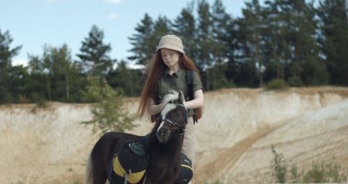 有关冒险, 女孩, 宠物的免费素材视频