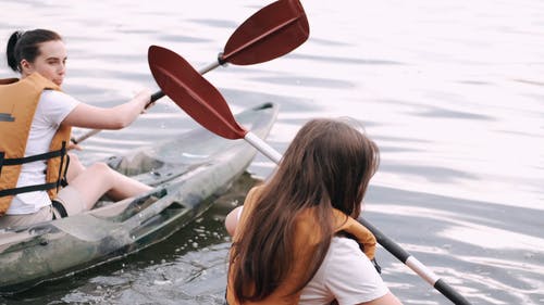 有关个人漂浮装置, 休闲, 划桨的免费素材视频