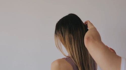 有关修理头发, 女人, 室内的免费素材视频