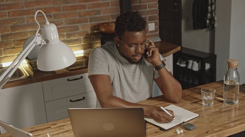 有关airpods, MacBook, 人的免费素材视频