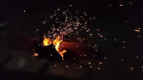 有关大火, 晚上, 柴火的免费素材视频