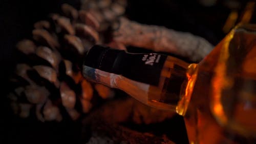 有关威士忌, 平移拍摄, 杰克丹尼的免费素材视频