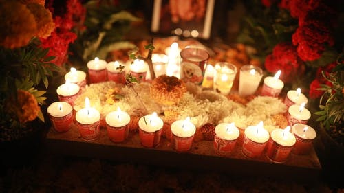 有关传统, 死亡之日, 点燃的蜡烛的免费素材视频