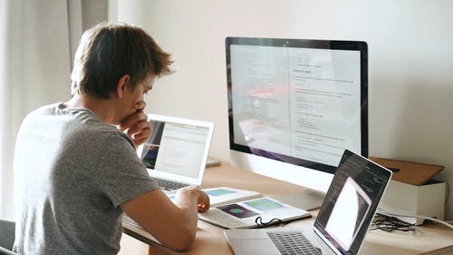 有关人, 在家工作, 坐的免费素材视频