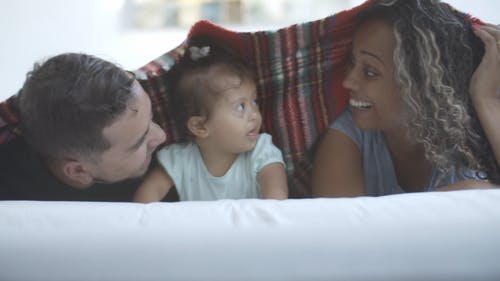 有关一对, 下, 儿童的免费素材视频