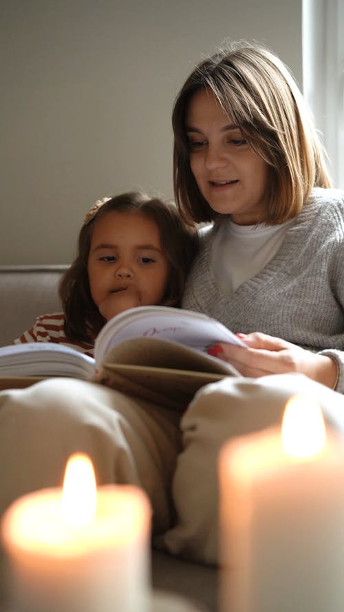 有关人, 可爱, 坐的免费素材视频