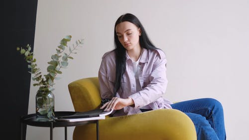 有关仿生的, 假手, 坐的免费素材视频