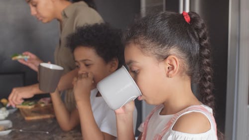 有关喝, 女儿, 女孩的免费素材视频