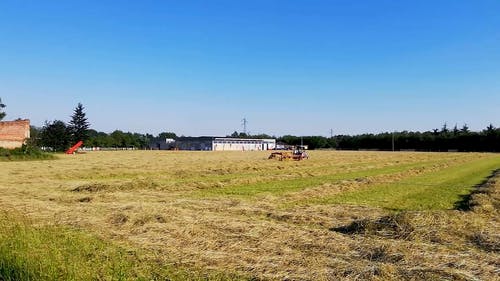 有关下田, 农业领域, 拖拉机的免费素材视频