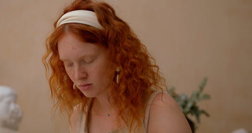 有关女人, 室内, 室内植物的免费素材视频