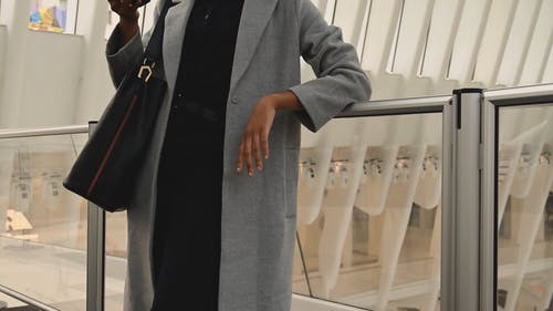 有关倚, 单肩包, 基座射击的免费素材视频