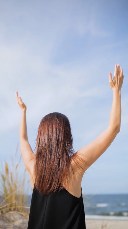 有关举起手臂, 人, 垂直视频的免费素材视频