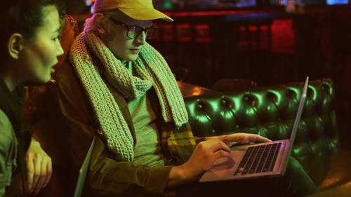 有关＃室内, 人, 刺青的免费素材视频