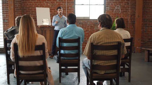 有关倾听, 商量, 学生们的免费素材视频