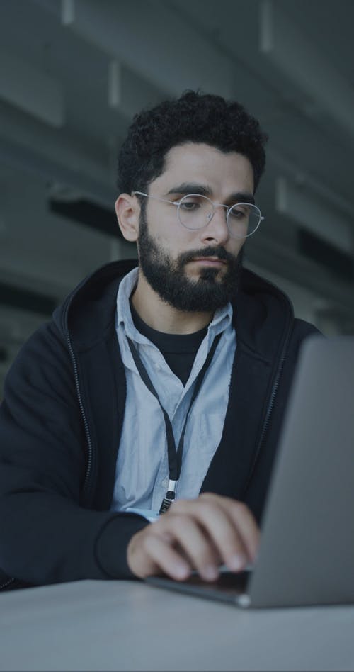 有关人, 雇员, 坐的免费素材视频