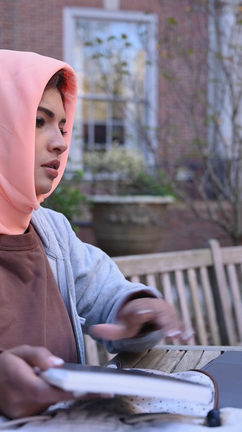 有关人, 垂直视频, 女人的免费素材视频