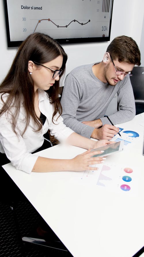 有关人, 使用平板电脑, 雇员的免费素材视频