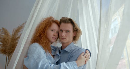 有关一对, 一起, 室内的免费素材视频