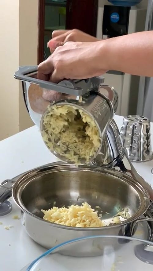 有关咖啡磨豆机, 垂直视频, 手的免费素材视频