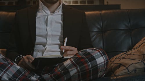 有关人, 坐, 家的免费素材视频