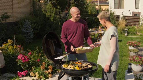 有关後院, 朋友, 烤架的免费素材视频