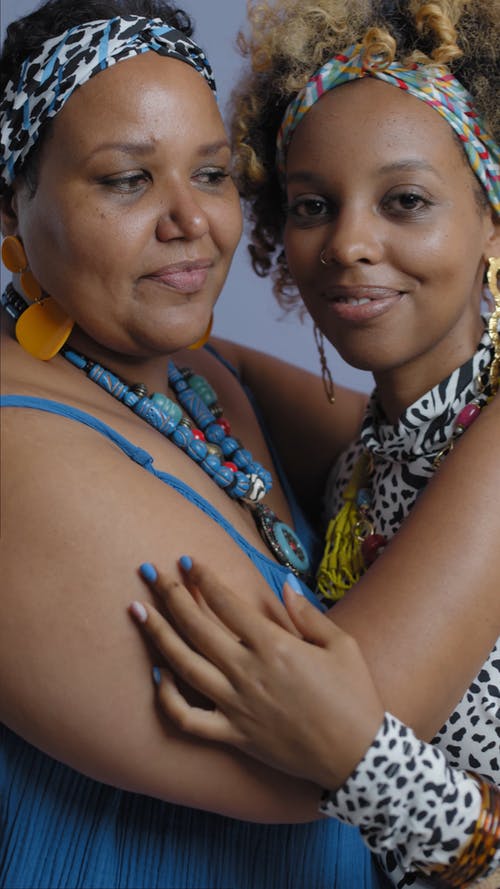 有关一起, 垂直视频, 女人的免费素材视频