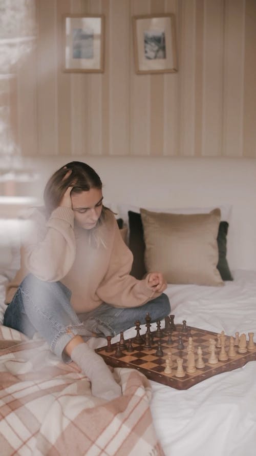 有关国际象棋车, 坐, 女人的免费素材视频