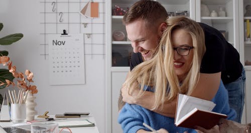 有关一对, 人, 在家办公的免费素材视频