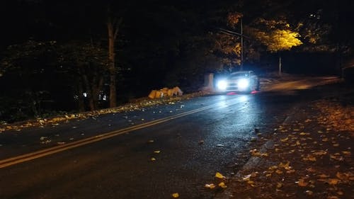 有关四门轿车, 斯巴鲁, 晚上的免费素材视频