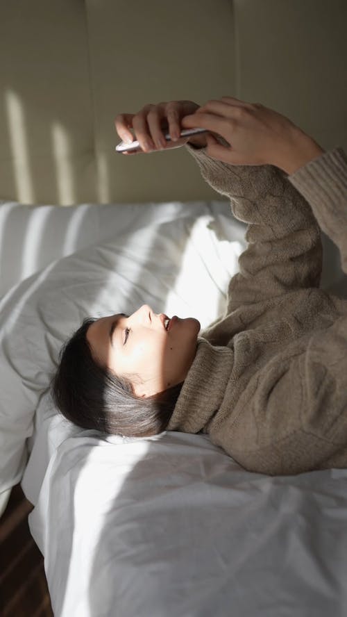 有关3C用品, 垂直视频, 握住的免费素材视频