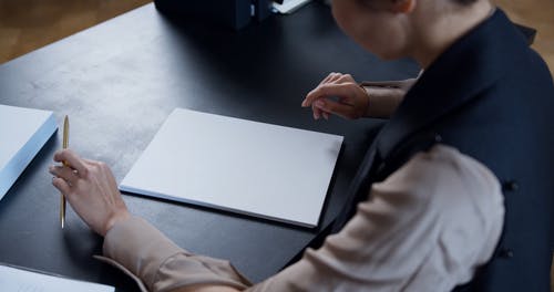 有关坐, 室内, 工作的免费素材视频