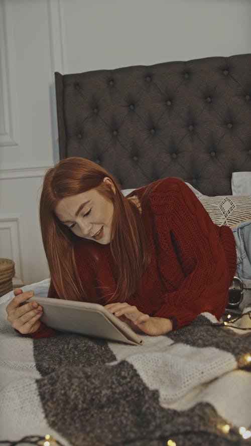 有关iPad, 垂直视频, 女人的免费素材视频